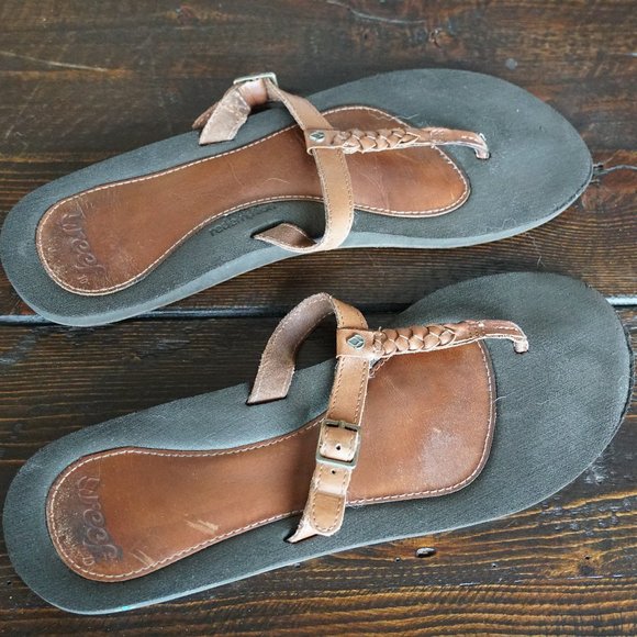 Comfortable and Classic Reef Flip Flop Size 10 - Picture 1 of 6